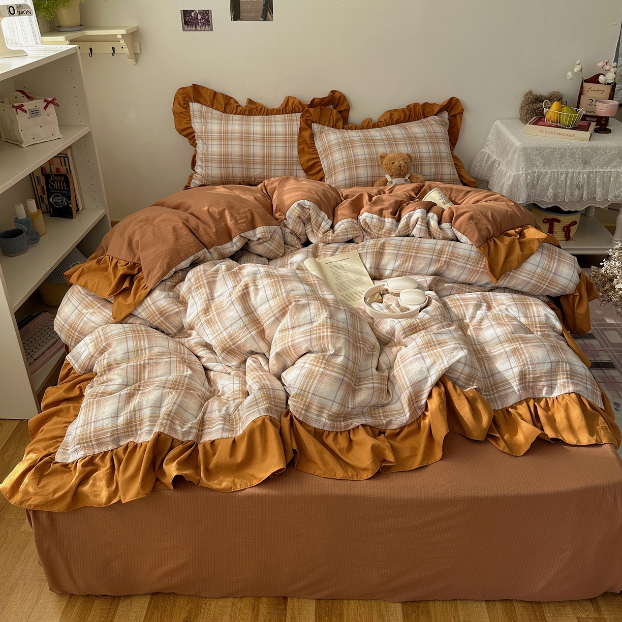 91家纺网 家纺一手货源 找家纺 顾里家纺 2025新款韩系ins复古大花边格纹套件四件套 安吉小姐