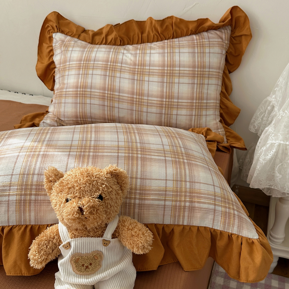 91家纺网 家纺一手货源 找家纺 顾里家纺 2025新款韩系ins复古大花边格纹套件四件套 安吉小姐