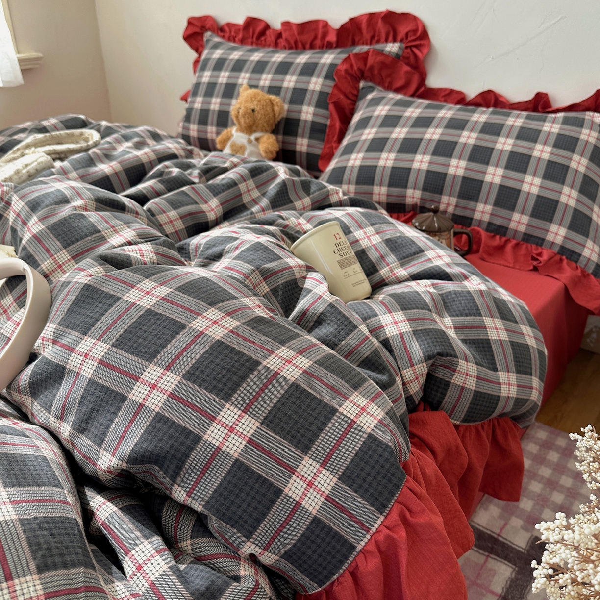 91家纺网 家纺一手货源 找家纺 顾里家纺 2025新款韩系ins复古大花边格纹套件四件套 爱莉诗