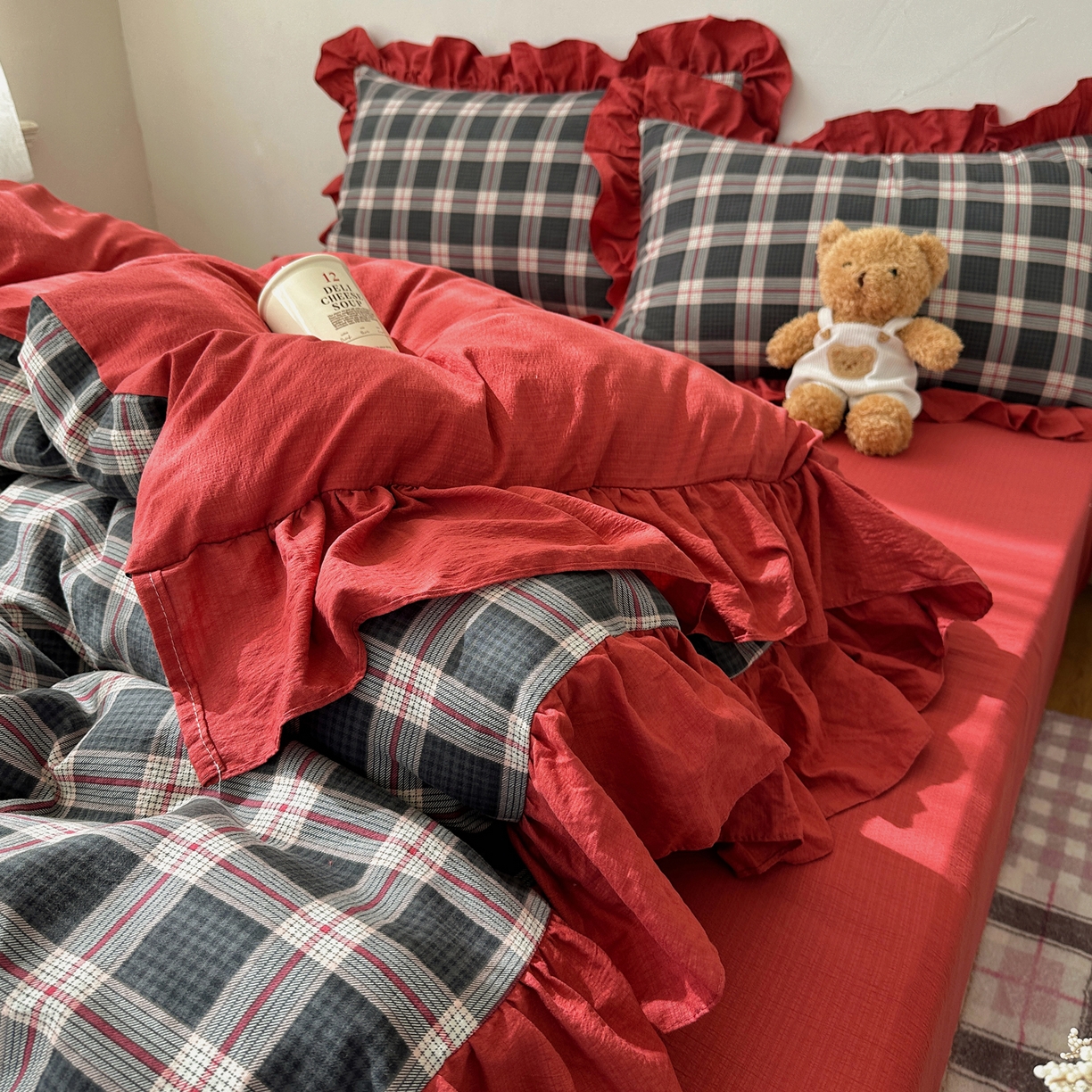 91家纺网 家纺一手货源 找家纺 顾里家纺 2025新款韩系ins复古大花边格纹套件四件套 爱莉诗