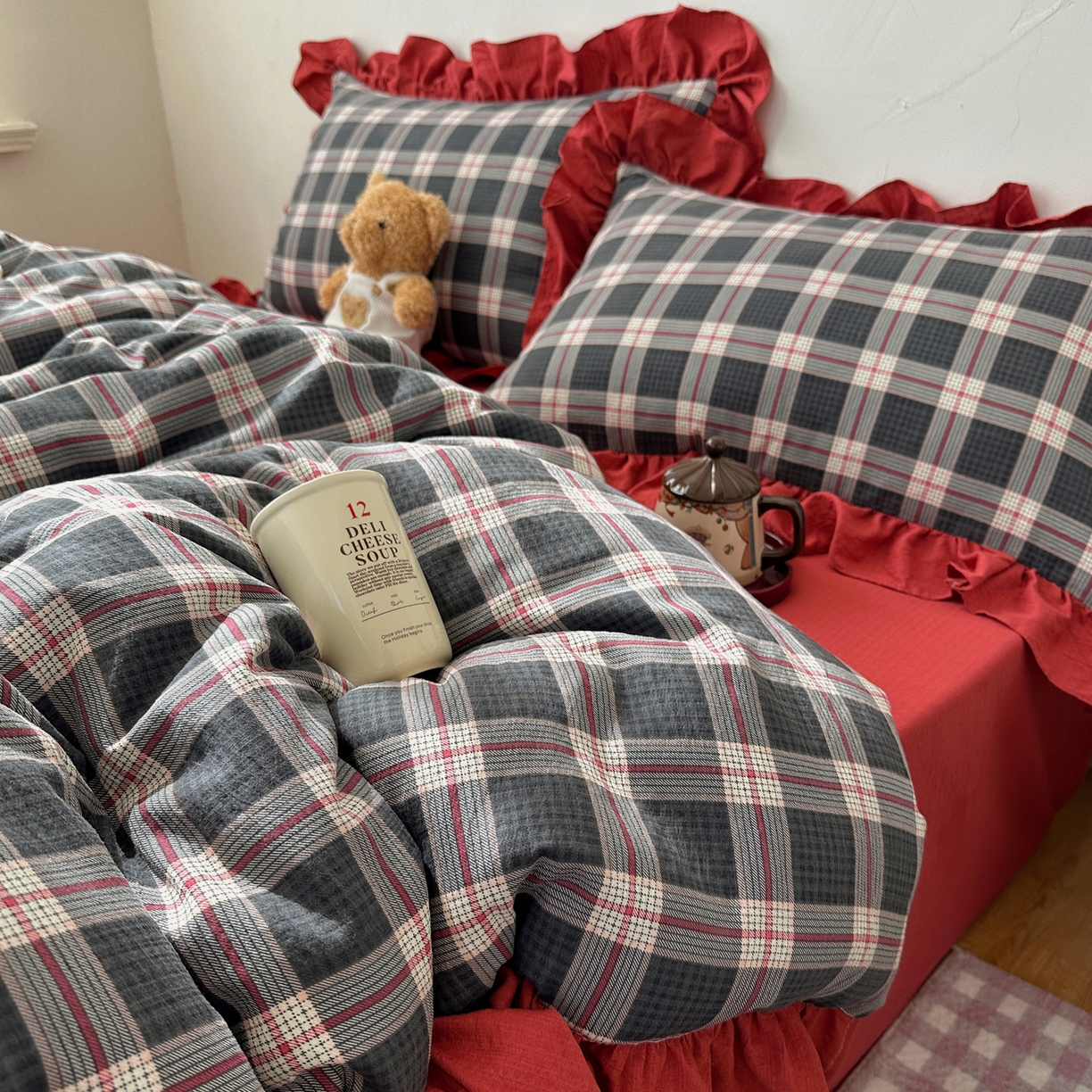 91家纺网 家纺一手货源 找家纺 顾里家纺 2025新款韩系ins复古大花边格纹套件四件套 爱莉诗