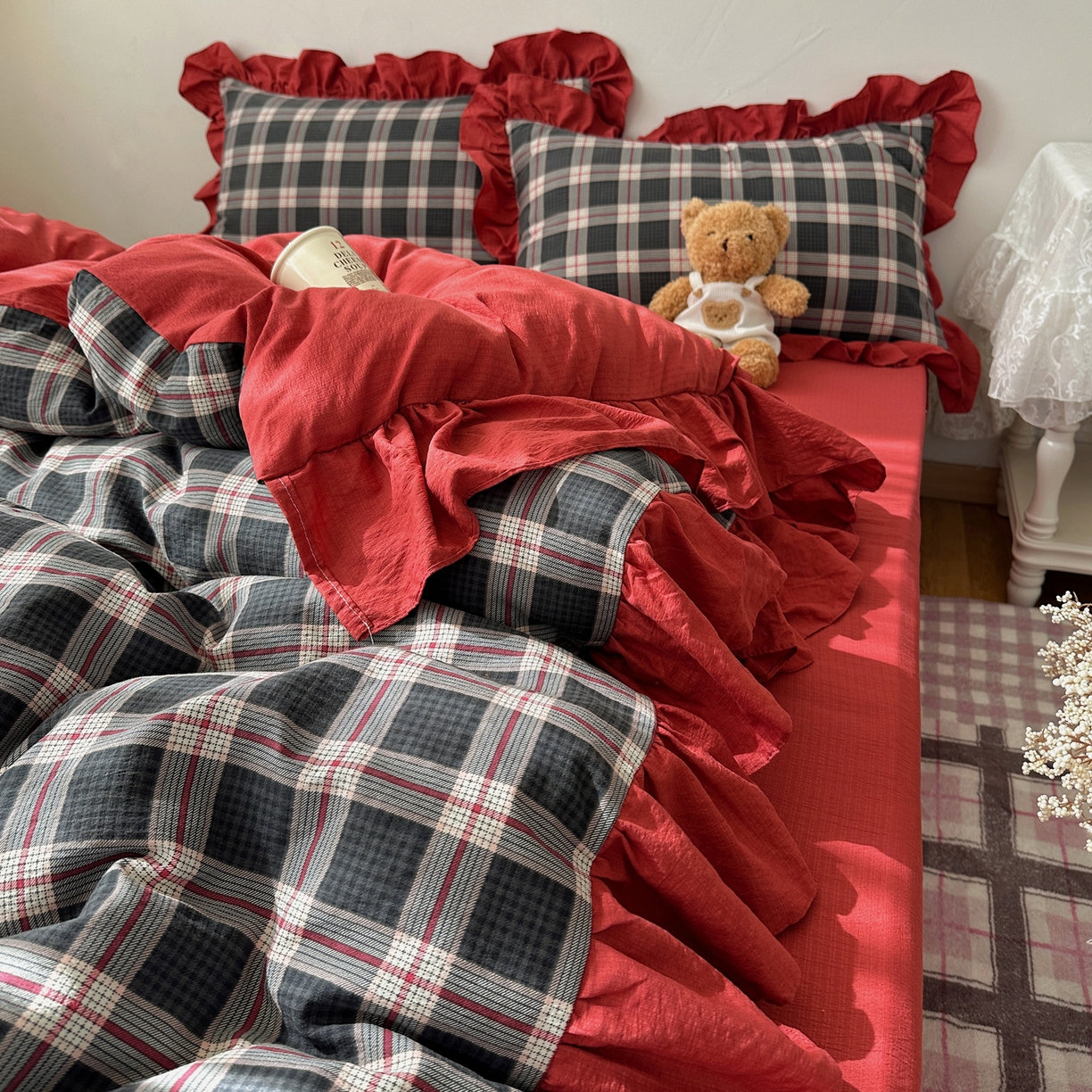 91家纺网 家纺一手货源 找家纺 顾里家纺 2025新款韩系ins复古大花边格纹套件四件套 爱莉诗