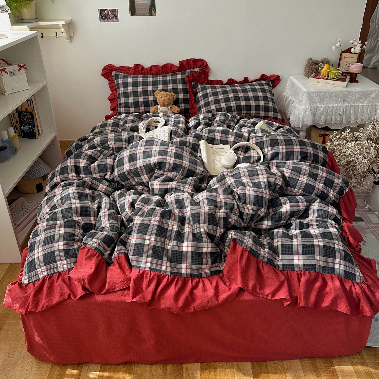 91家纺网 家纺一手货源 找家纺 顾里家纺 2025新款韩系ins复古大花边格纹套件四件套 爱莉诗