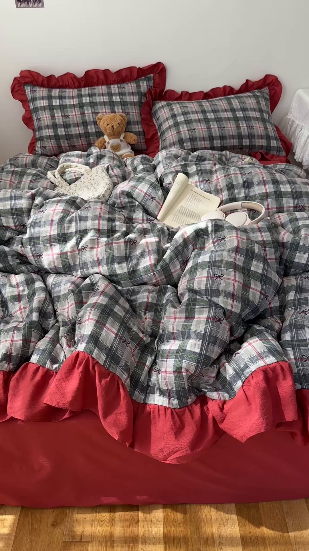 91家纺网 家纺一手货源 找家纺 顾里家纺 2025新款韩系ins复古大花边格纹套件四件套 红莓糖霜