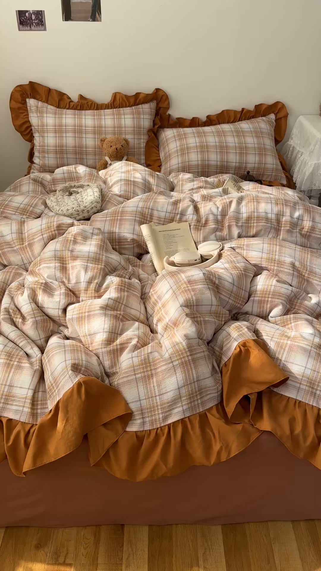 91家纺网 家纺一手货源 找家纺 顾里家纺 2025新款韩系ins复古大花边格纹套件四件套 安吉小姐