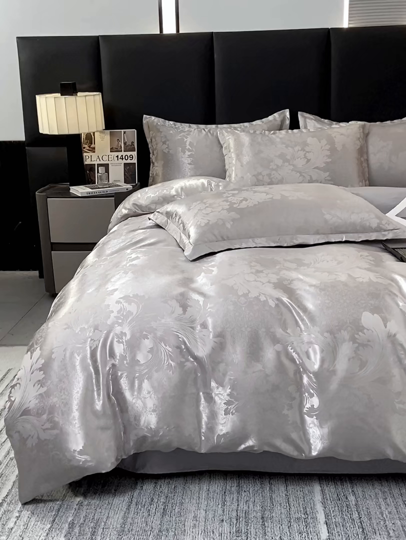 91家纺网 家纺一手货源 找家纺 红日子纺织品 2025新款简约贡缎提花四件套 唯美盛典