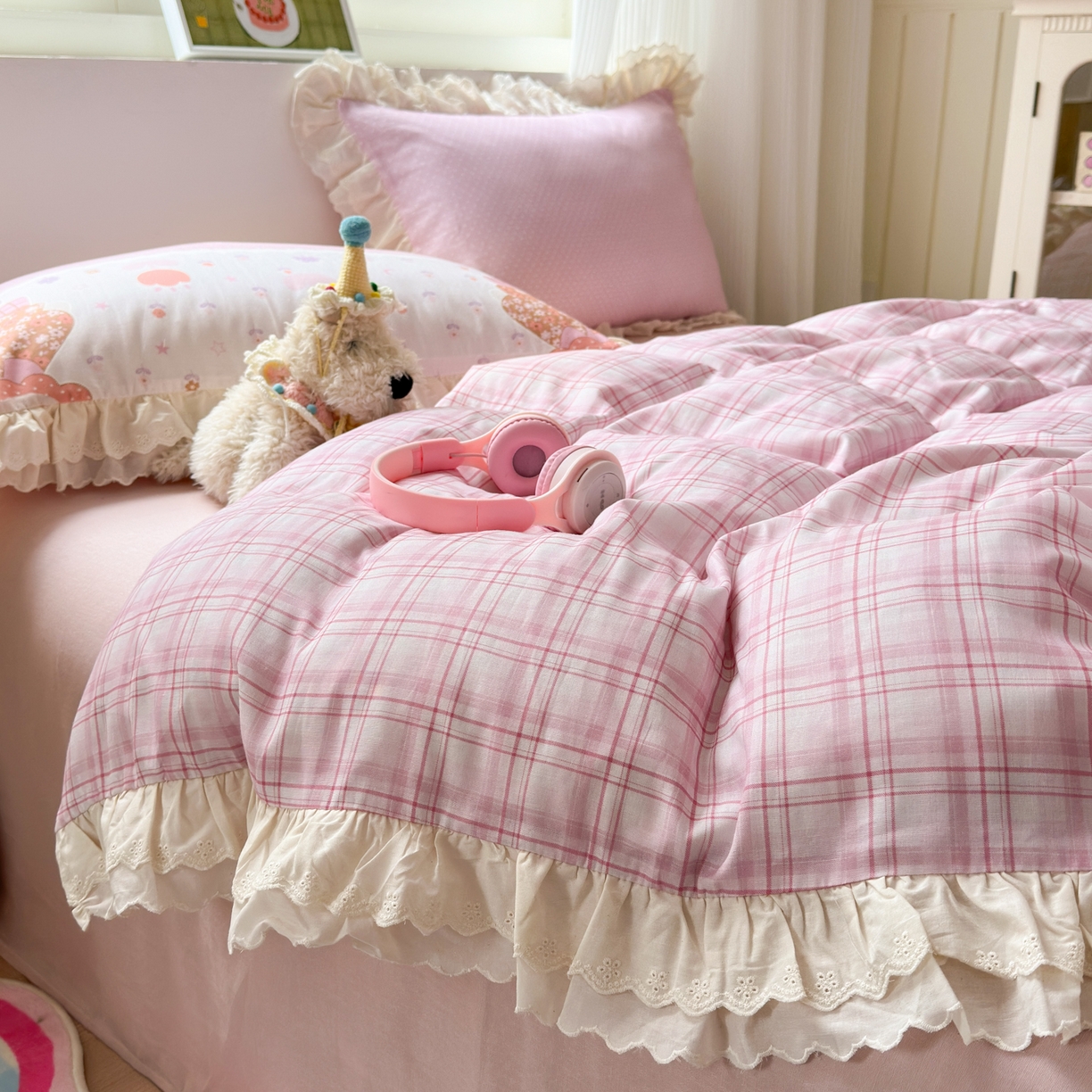 91家纺网 家纺一手货源 找家纺 淑女公社家纺 2025新款全棉双层纱四季款洛丽塔风格四件套 狮子小姐粉