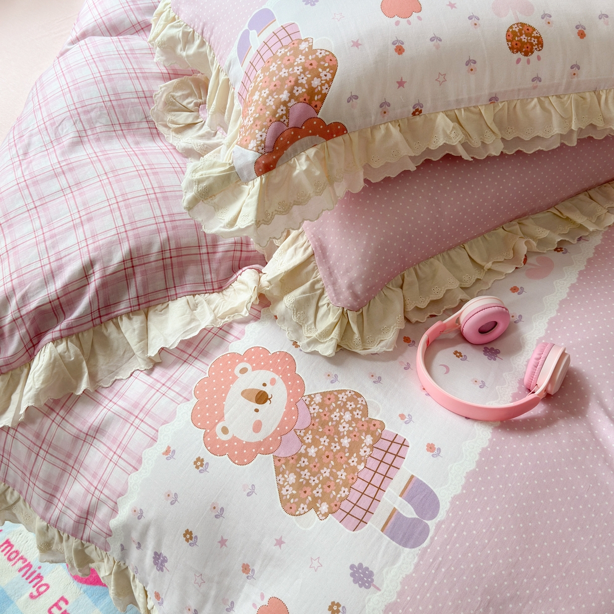 91家纺网 家纺一手货源 找家纺 淑女公社家纺 2025新款全棉双层纱四季款洛丽塔风格四件套 狮子小姐粉