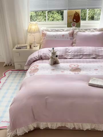 91家纺网 家纺一手货源 找家纺 淑女公社家纺 2025新款全棉双层纱四季款洛丽塔风格四件套 狮子小姐粉