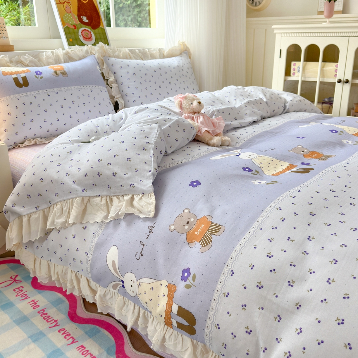 91家纺网 家纺一手货源 找家纺 淑女公社家纺 2025新款全棉双层纱四季款洛丽塔风格四件套 兔小姐和小熊紫