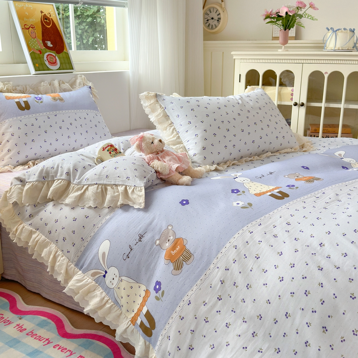 91家纺网 家纺一手货源 找家纺 淑女公社家纺 2025新款全棉双层纱四季款洛丽塔风格四件套 兔小姐和小熊紫