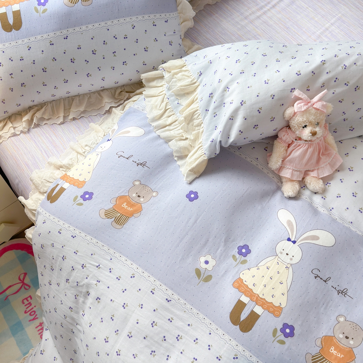 91家纺网 家纺一手货源 找家纺 淑女公社家纺 2025新款全棉双层纱四季款洛丽塔风格四件套 兔小姐和小熊紫