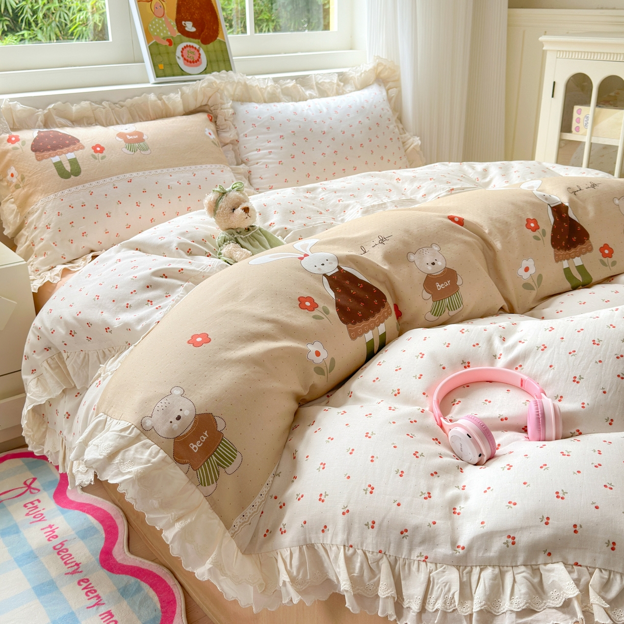 91家纺网 家纺一手货源 找家纺 淑女公社家纺 2025新款全棉双层纱四季款洛丽塔风格四件套 兔小姐和小熊咖