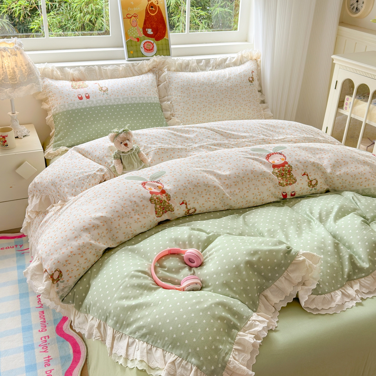 91家纺网 家纺一手货源 找家纺 淑女公社家纺 2025新款全棉双层纱四季款洛丽塔风格四件套 兔小姐和小鸭绿