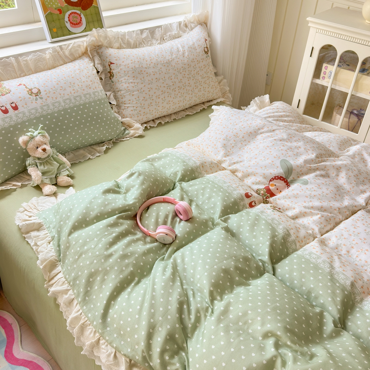 91家纺网 家纺一手货源 找家纺 淑女公社家纺 2025新款全棉双层纱四季款洛丽塔风格四件套 兔小姐和小鸭绿