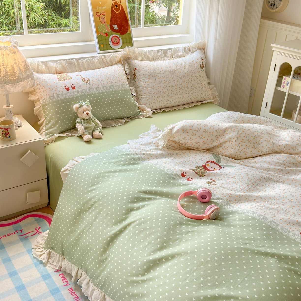 91家纺网 家纺一手货源 找家纺 淑女公社家纺 2025新款全棉双层纱四季款洛丽塔风格四件套 兔小姐和小鸭绿