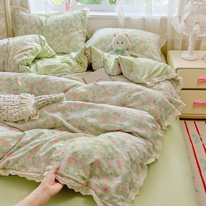 91家纺网 家纺一手货源 找家纺 优佳优品 2025新款A类云感木棉皱皱双层纱全棉镂空花边四件套（提供买家秀） 薄荷之夏