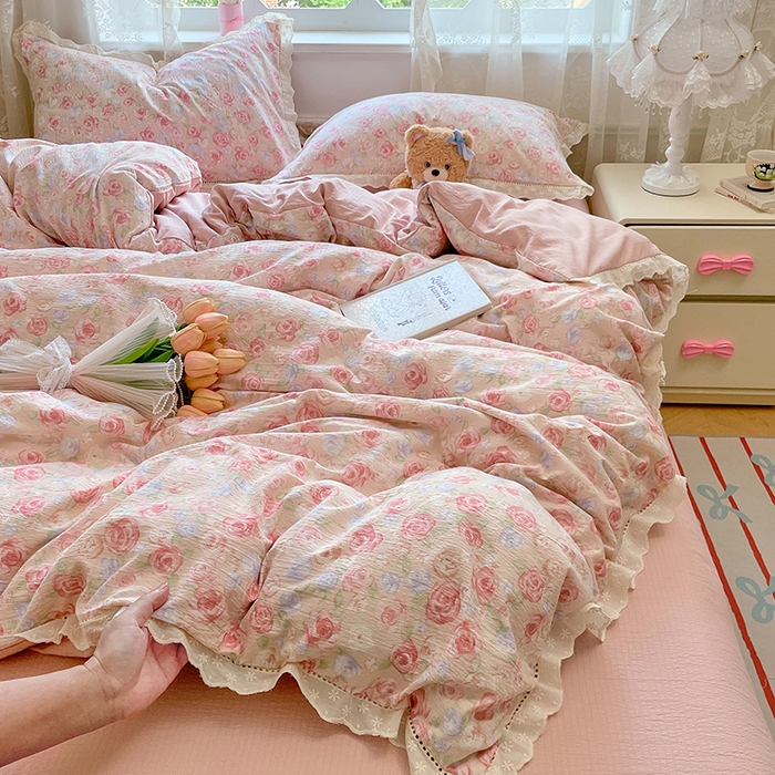 91家纺网 家纺一手货源 找家纺 优佳优品 2025新款A类云感木棉皱皱双层纱全棉镂空花边四件套（提供买家秀） 戴安娜玫瑰