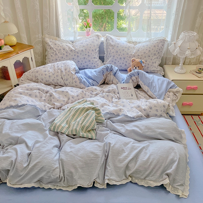 91家纺网 家纺一手货源 找家纺 优佳优品 2025新款A类云感木棉皱皱双层纱全棉镂空花边四件套（提供买家秀） 蓝雪花语