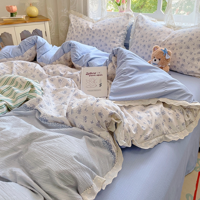 91家纺网 家纺一手货源 找家纺 优佳优品 2025新款A类云感木棉皱皱双层纱全棉镂空花边四件套（提供买家秀） 蓝雪花语