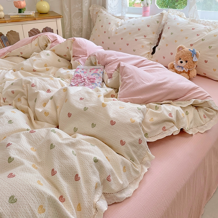 91家纺网 家纺一手货源 找家纺 优佳优品 2025新款A类云感木棉皱皱双层纱全棉镂空花边四件套（提供买家秀） 砰然心动