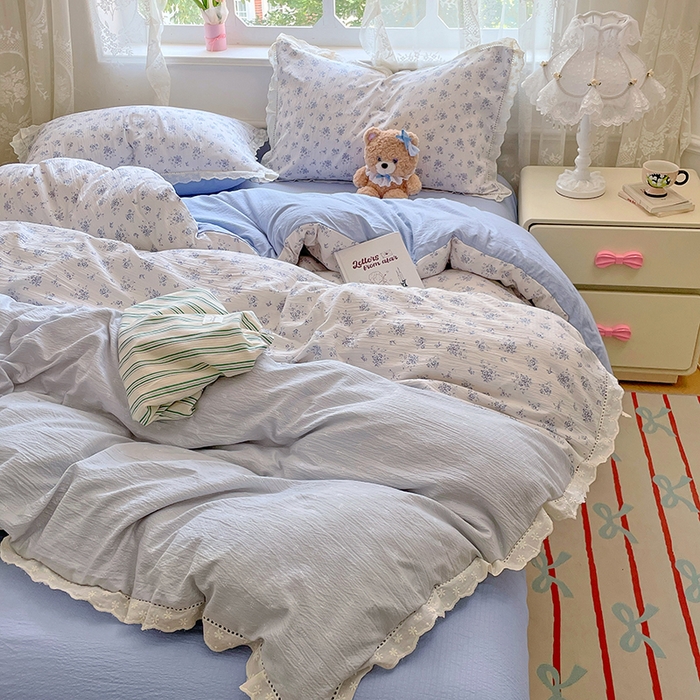 91家纺网 家纺一手货源 找家纺 优佳优品 2025新款A类云感木棉皱皱双层纱全棉镂空花边四件套（提供买家秀） 蓝雪花语