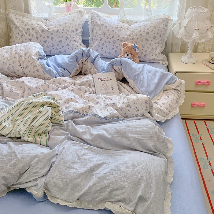 91家纺网 家纺一手货源 找家纺 优佳优品 2025新款A类云感木棉皱皱双层纱全棉镂空花边四件套（提供买家秀） 蓝雪花语