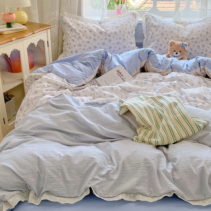 91家纺网 家纺一手货源 找家纺 优佳优品 2025新款A类云感木棉皱皱双层纱全棉镂空花边四件套（提供买家秀） 蓝雪花语