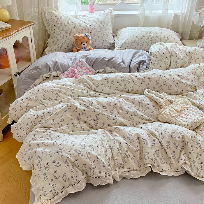 91家纺网 家纺一手货源 找家纺 优佳优品 2025新款A类云感木棉皱皱双层纱全棉镂空花边四件套（提供买家秀） 呆萌兔