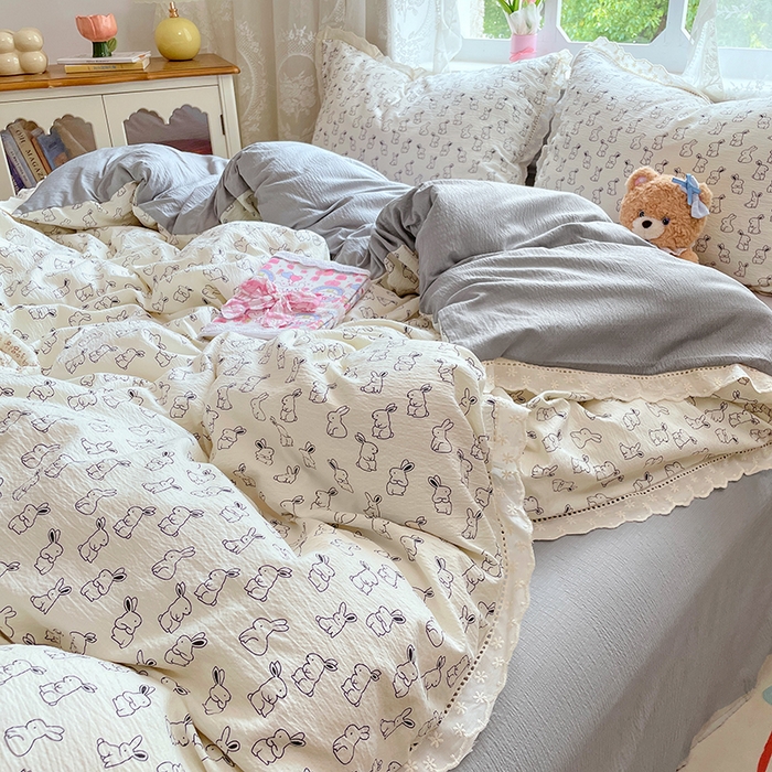 91家纺网 家纺一手货源 找家纺 优佳优品 2025新款A类云感木棉皱皱双层纱全棉镂空花边四件套（提供买家秀） 呆萌兔