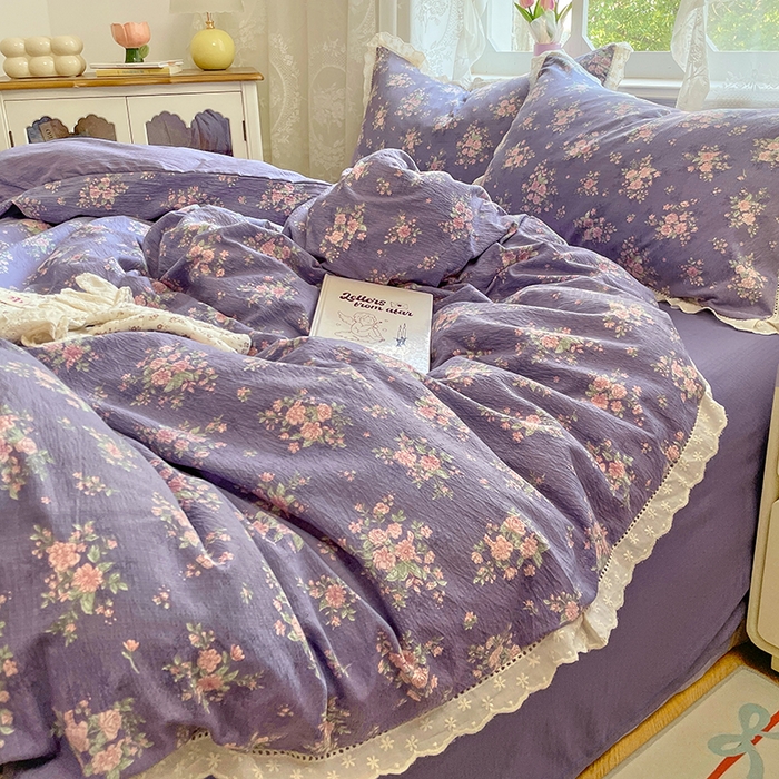 91家纺网 家纺一手货源 找家纺 优佳优品 2025新款A类云感木棉皱皱双层纱全棉镂空花边四件套（提供买家秀） 紫藤花语