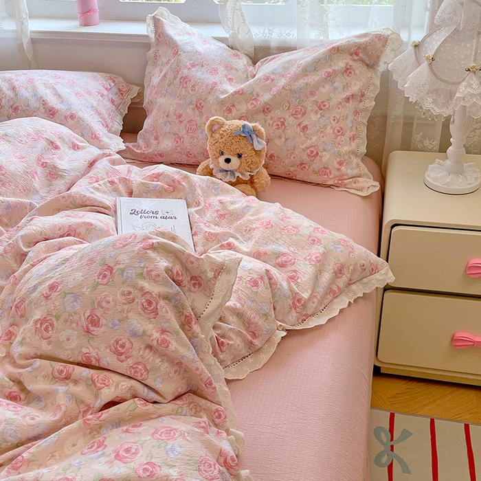 91家纺网 家纺一手货源 找家纺 优佳优品 2025新款A类云感木棉皱皱双层纱全棉镂空花边四件套（提供买家秀） 戴安娜玫瑰