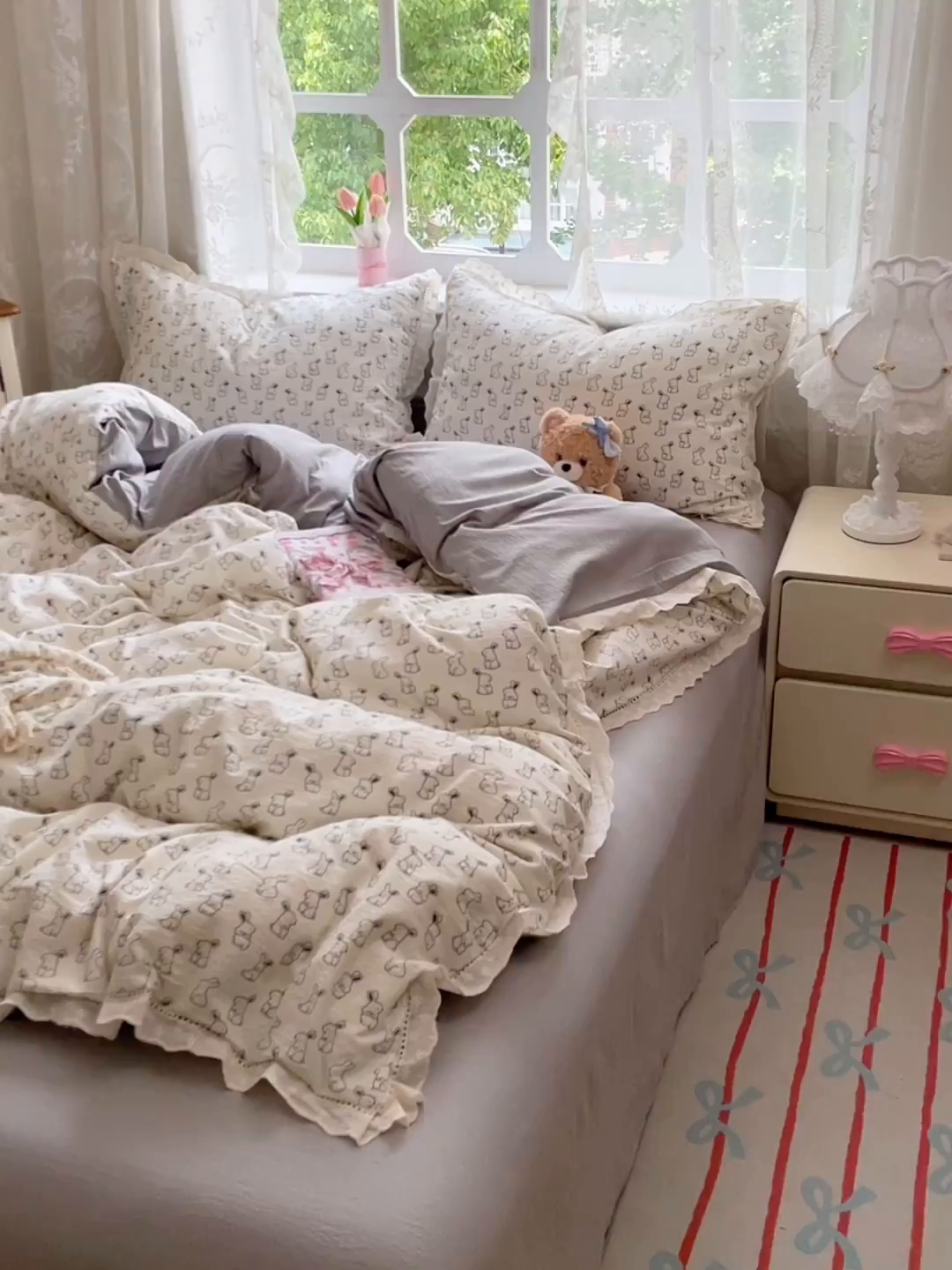 91家纺网 家纺一手货源 找家纺 优佳优品 2025新款A类云感木棉皱皱双层纱全棉镂空花边四件套（提供买家秀） 呆萌兔