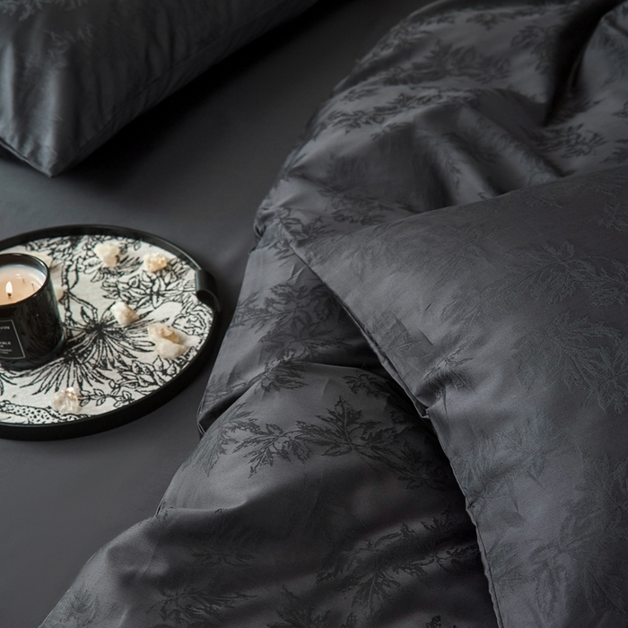 91家纺网 家纺一手货源 找家纺 （总）ONE TWO ONE 121 2025秋冬季新款提花高端贡缎高支高密提花四件套-枫染秋序【券后不得低于228/318/338元】