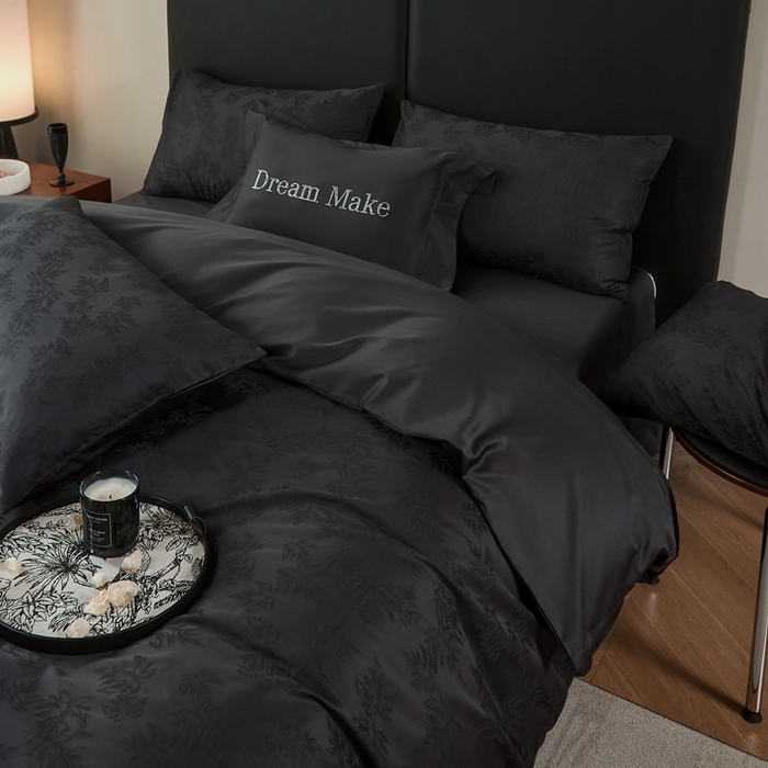 91家纺网 家纺一手货源 找家纺 （总）ONE TWO ONE 121 2025秋冬季新款提花高端贡缎高支高密提花四件套-枫染秋序【券后不得低于228/318/338元】