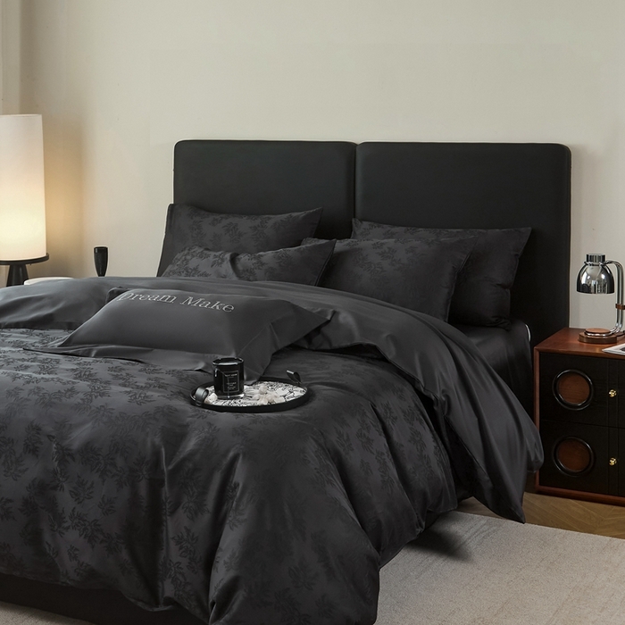 91家纺网 家纺一手货源 找家纺 （总）ONE TWO ONE 121 2025秋冬季新款提花高端贡缎高支高密提花四件套-枫染秋序【券后不得低于228/318/338元】