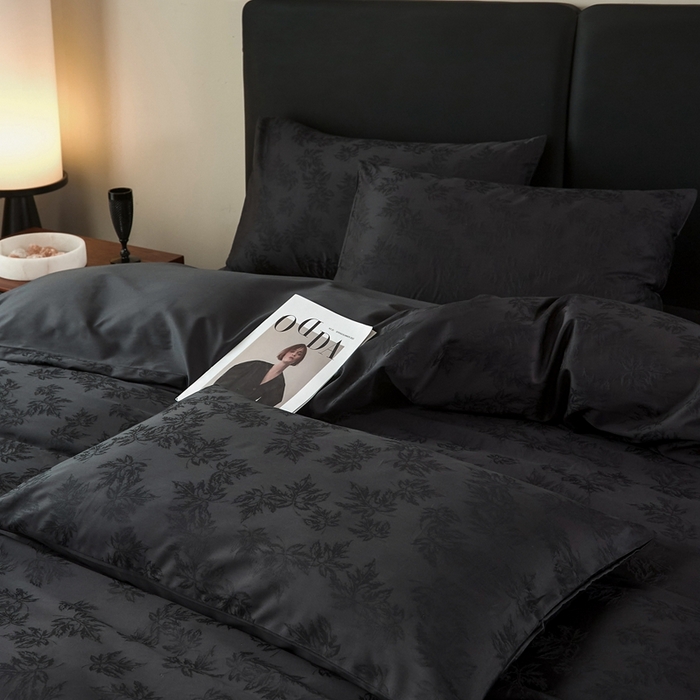 91家纺网 家纺一手货源 找家纺 ONE TWO ONE 121 2025秋冬季新款提花高端贡缎高支高密提花四件套-枫染秋序【券后不得低于228/318/338元】 枫染秋序-墨色