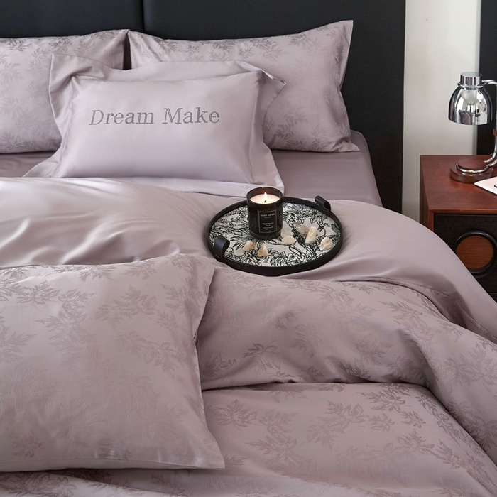 91家纺网 家纺一手货源 找家纺 ONE TWO ONE 121 2025秋冬季新款提花高端贡缎高支高密提花四件套-枫染秋序【券后不得低于228/318/338元】 枫染秋序-烟紫