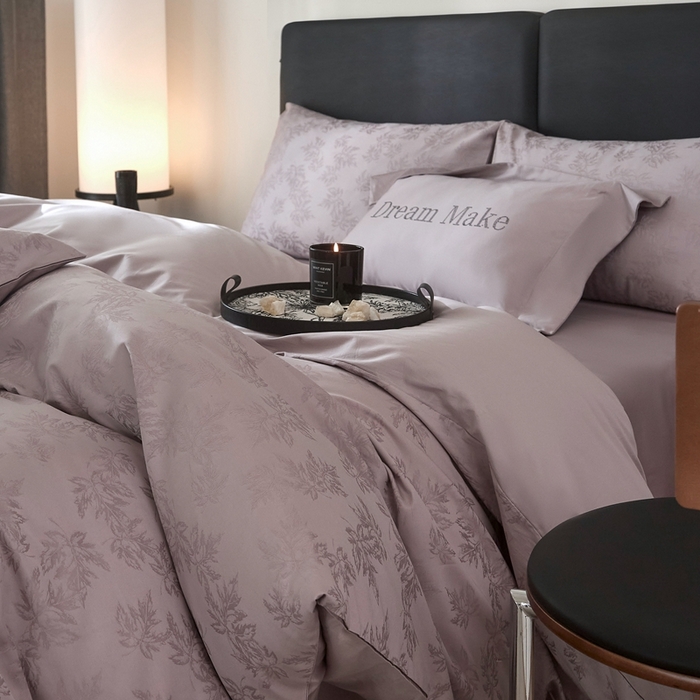 91家纺网 家纺一手货源 找家纺 ONE TWO ONE 121 2025秋冬季新款提花高端贡缎高支高密提花四件套-枫染秋序【券后不得低于228/318/338元】 枫染秋序-烟紫