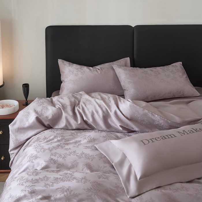 91家纺网 家纺一手货源 找家纺 ONE TWO ONE 121 2025秋冬季新款提花高端贡缎高支高密提花四件套-枫染秋序【券后不得低于228/318/338元】 枫染秋序-烟紫