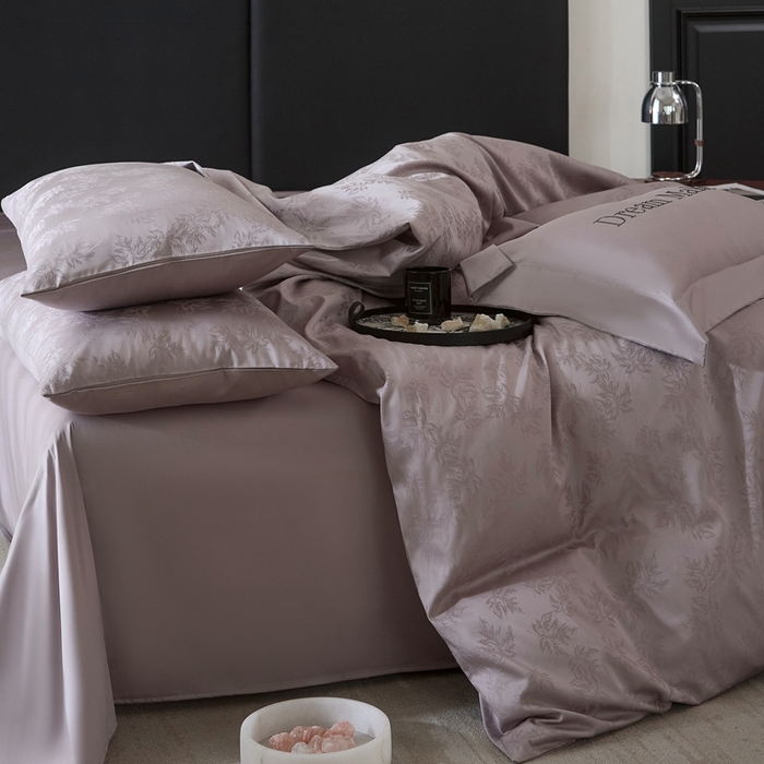 91家纺网 家纺一手货源 找家纺 ONE TWO ONE 121 2025秋冬季新款提花高端贡缎高支高密提花四件套-枫染秋序【券后不得低于228/318/338元】 枫染秋序-烟紫