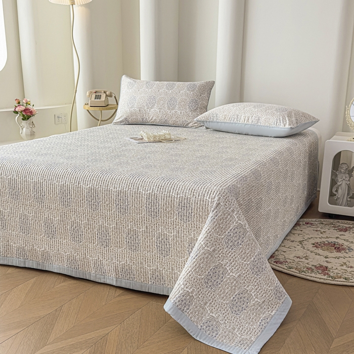 91家纺网 家纺一手货源 找家纺 恒尚居 2025新款A类莱赛尔天丝棉印花床盖-自然丛林 铃兰花园-天蓝