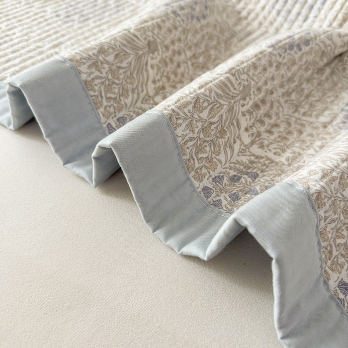 91家纺网 家纺一手货源 找家纺 恒尚居 2025新款A类莱赛尔天丝棉印花床盖-自然丛林 铃兰花园-天蓝