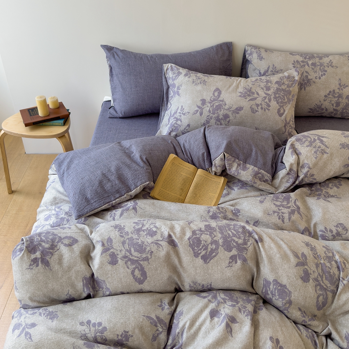 91家纺网 家纺一手货源 找家纺 竹合家纺 2025秋冬新品爆款加厚高克重复古风皱皱印花四件套 风木瑾-紫