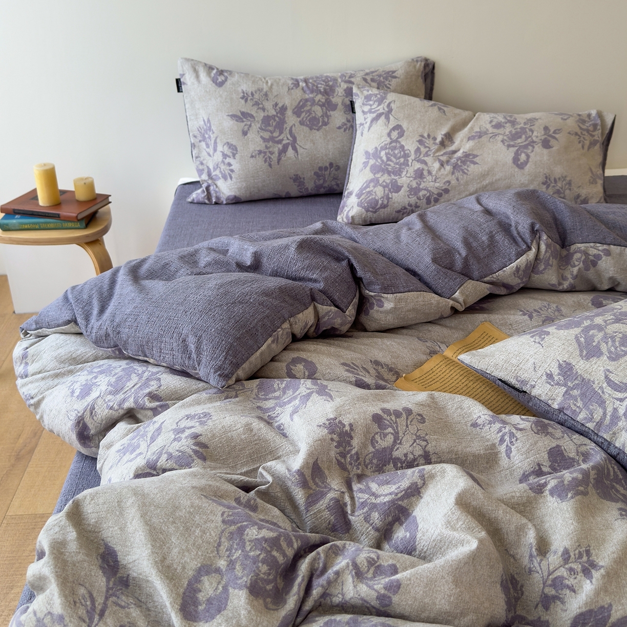 91家纺网 家纺一手货源 找家纺 竹合家纺 2025秋冬新品爆款加厚高克重复古风皱皱印花四件套 风木瑾-紫