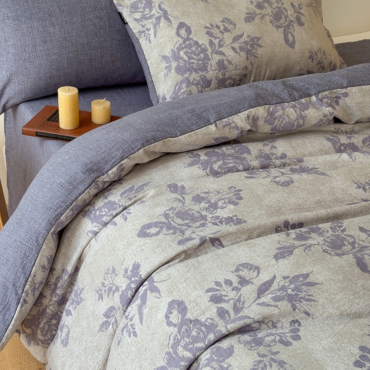 91家纺网 家纺一手货源 找家纺 竹合家纺 2025秋冬新品爆款加厚高克重复古风皱皱印花四件套 风木瑾-紫