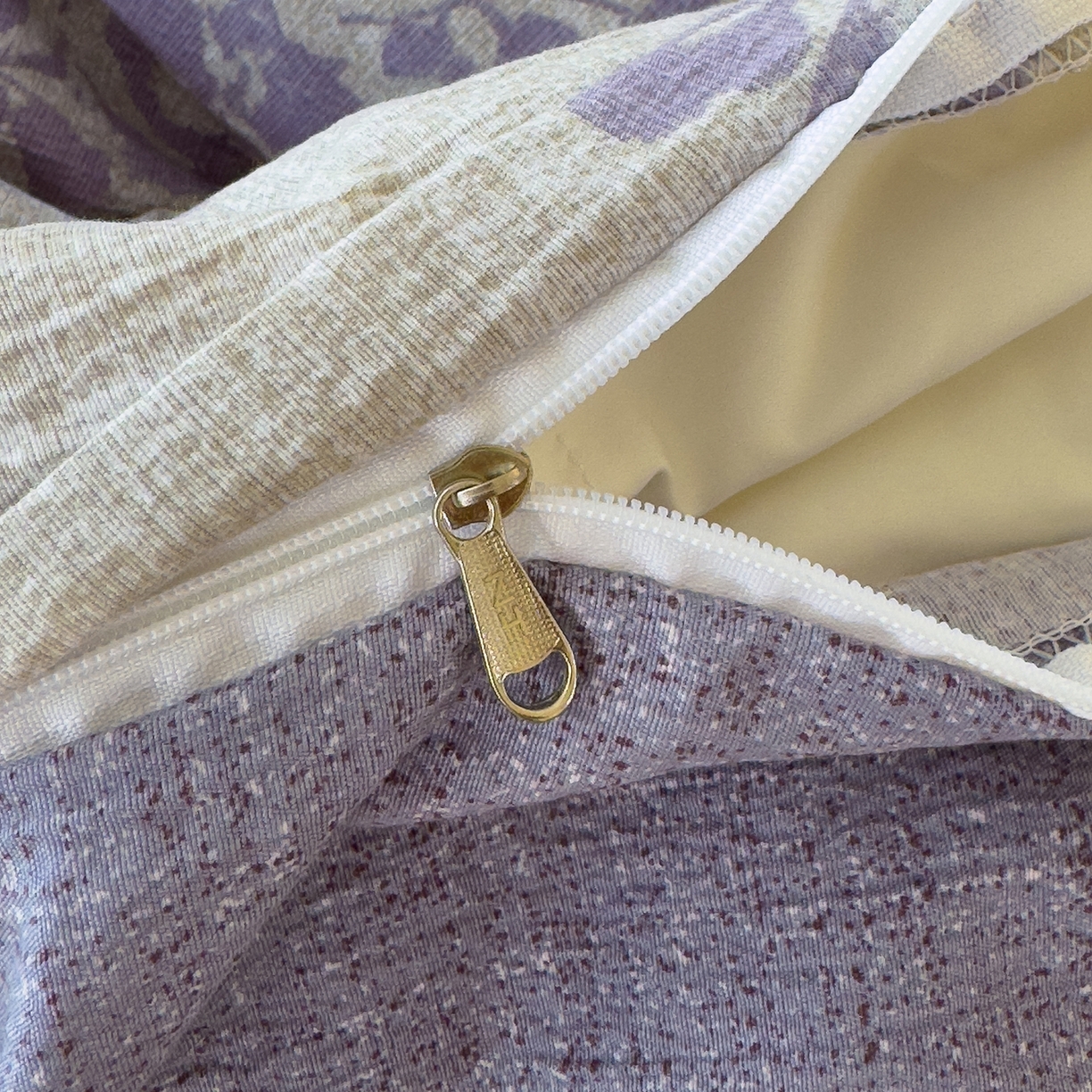 91家纺网 家纺一手货源 找家纺 竹合家纺 2025秋冬新品爆款加厚高克重复古风皱皱印花四件套 风木瑾-紫