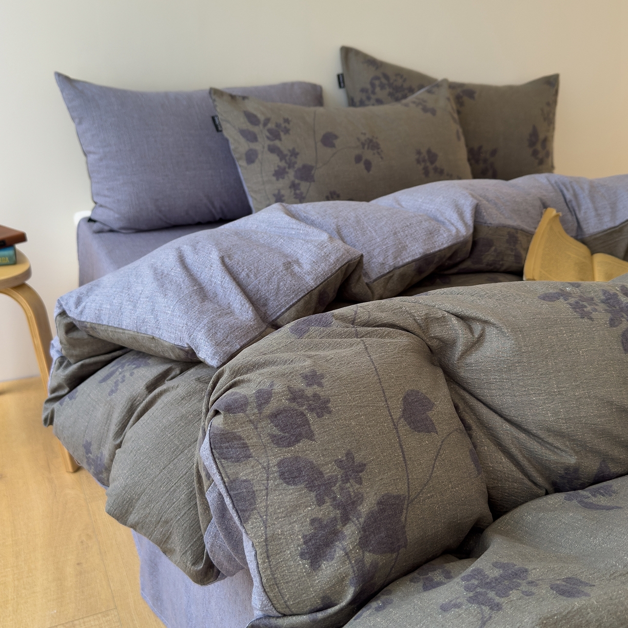 91家纺网 家纺一手货源 找家纺 竹合家纺 2025秋冬新品爆款加厚高克重复古风皱皱印花四件套 颂青时