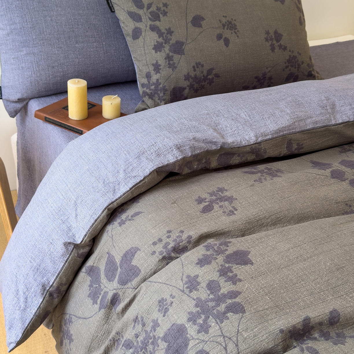 91家纺网 家纺一手货源 找家纺 竹合家纺 2025秋冬新品爆款加厚高克重复古风皱皱印花四件套 颂青时