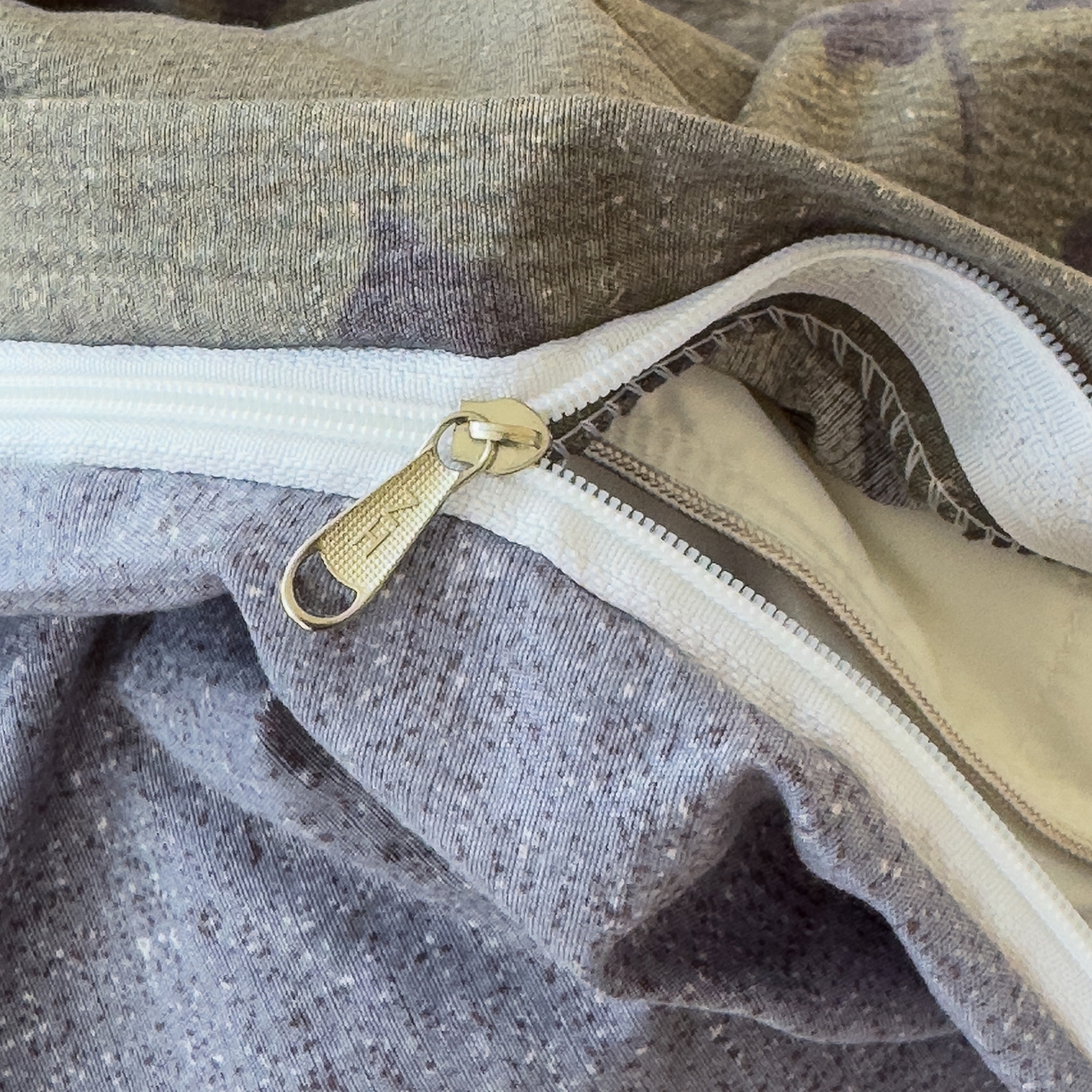 91家纺网 家纺一手货源 找家纺 竹合家纺 2025秋冬新品爆款加厚高克重复古风皱皱印花四件套 颂青时